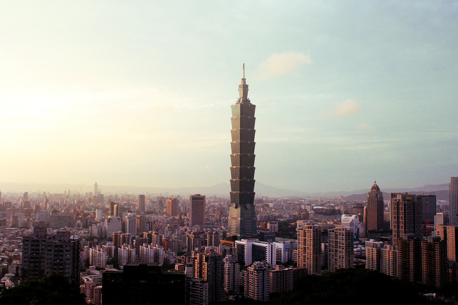 白天的台北101